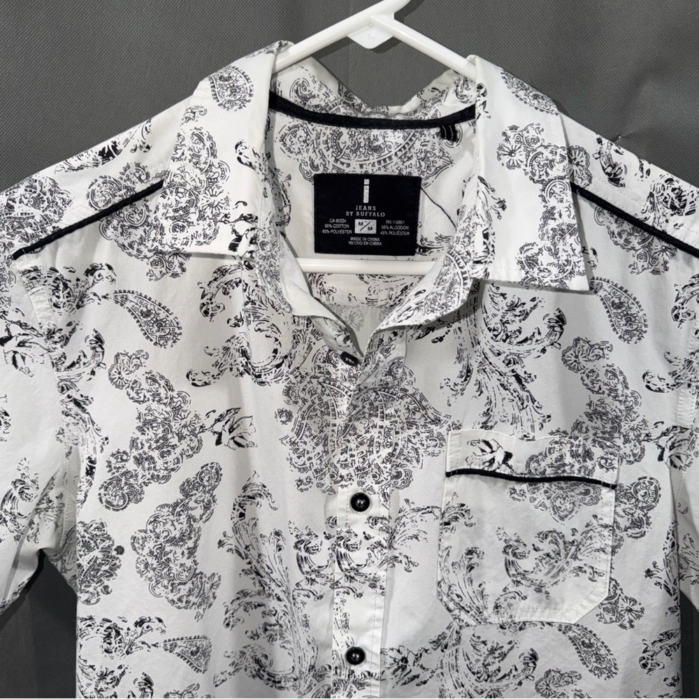 Jean of Buffalo Short Sleeve Shirt Size Medium Floral Pattern On White Shirt - Picture 3 of 7